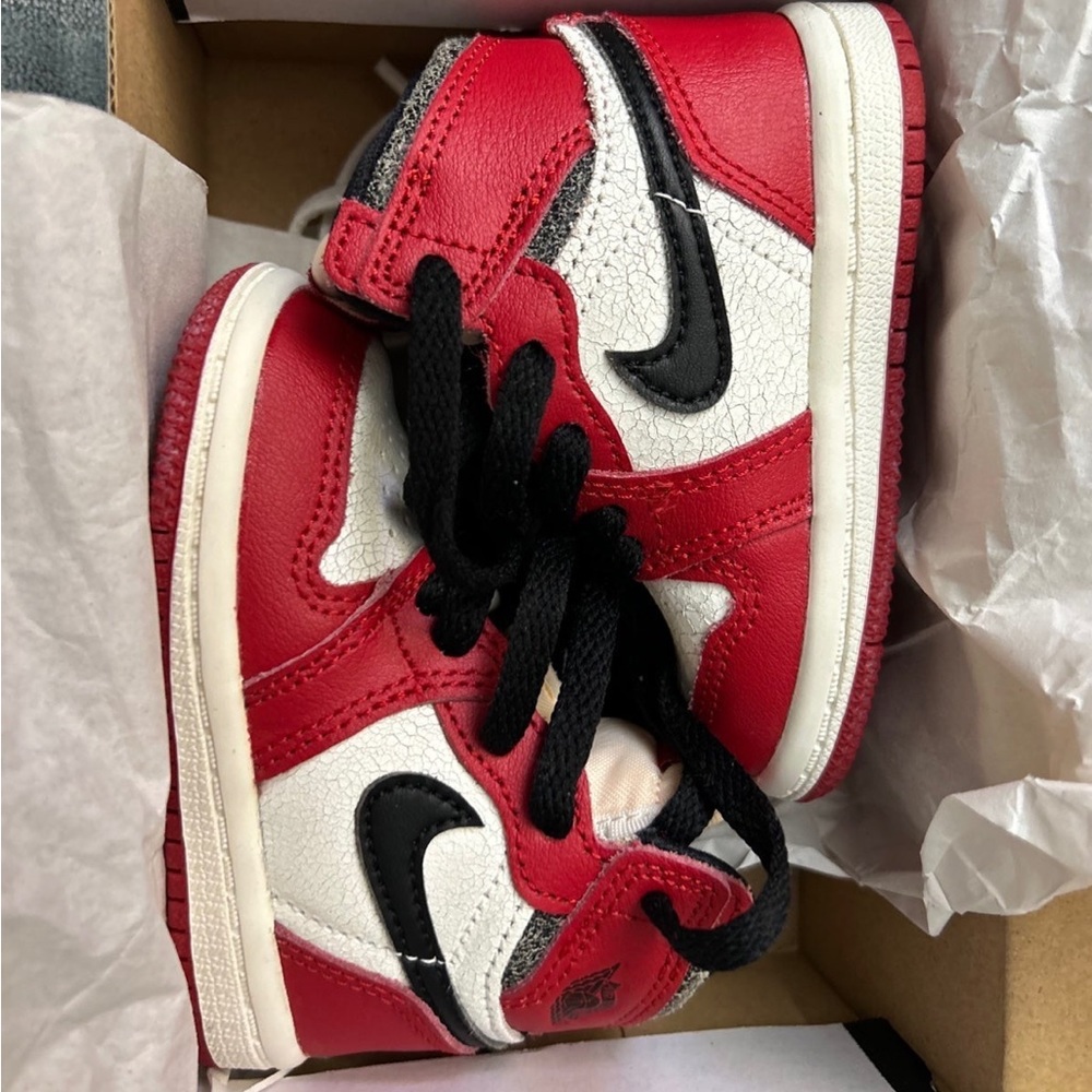 Baby crib OG lost and found Jordan 1’s